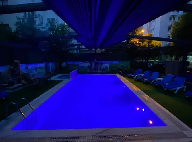 Kadeer Hotell *