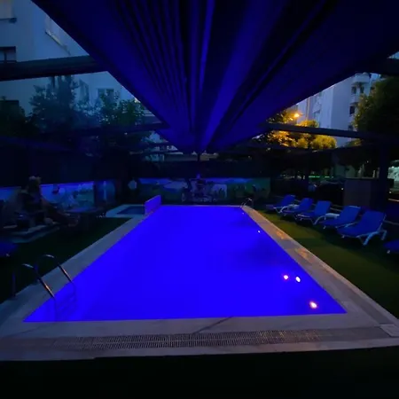 Kadeer Hotell *